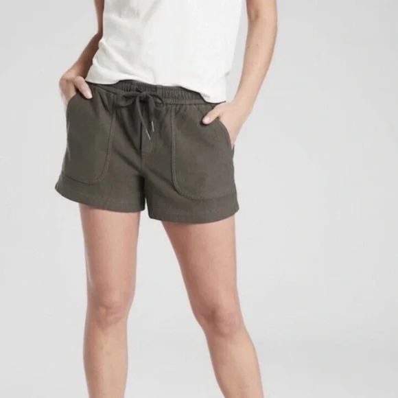 Athleta Pants - Athleta Gray Farrallon short size 6